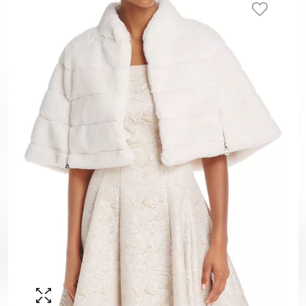 Betsey Johnson faux fur Ivory/White Shoulder wrap cape stole Shawl small